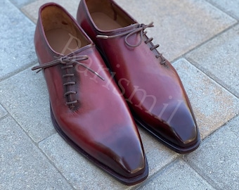 Scarpe Oxford fatte a mano in pelle bordeaux: scarpe eleganti da