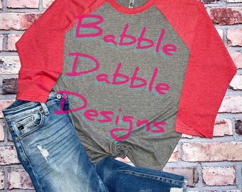 6051 Next Level Raglan ~ Vin Red/Heather Gray Flat-lay Mockup ~ *SOLO DESCARGA DIGITAL*