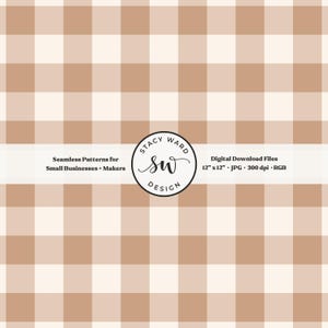Peut inclure: Un téléchargement numérique présentant un motif de carreaux de buffle sans couture beige et crème. L'image comprend le texte "Seamless Patterns for Small Businesses + Makers" et "Digital Download Files 30.48cm x 30.48cm JPG 300 dpi RGB". Un logo circulaire avec le texte "STACY WARD DESIGN" est également présent.