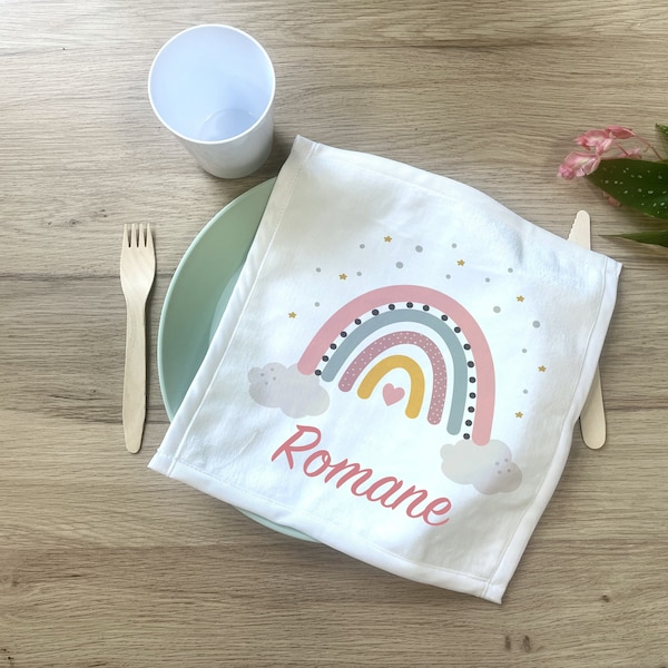 Serviette de table personnalisée pour enfant en maternelle + Pochon de rangement, Modèle Arc en ciel