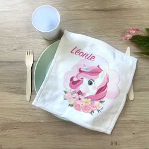 Serviette de table personnalisée pour enfant en maternelle + Pochon de rangement, Modèle Licorne et Fleurs