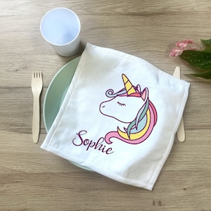 Serviette de table personnalisée pour enfant en maternelle + Pochon de rangement, Modèle Licorne