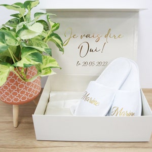 Boite cadeau à personnaliser, Boite avec kimono, chaussons et masque de nuit, coffret cadeau EVJF, Mariage pour la Mariée