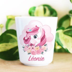 Personalized children&#39;s plastic cup, Unicorn and Flowers
