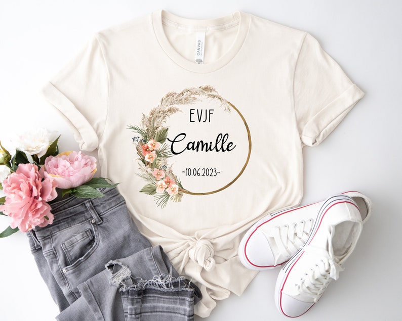 Tee Shirt EVJF personnalisé, Coupe ample unisexe, 100% Coton Bio, 24 couleurs au choix, Couronne de fleurs, Modèle Bohème Ivoire