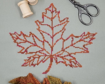 Patrón de punto de cruz de hoja de arce en formato PDF diseñado por Angela Koyles en From Dusk to Dawn Designs