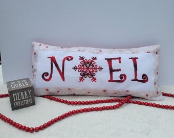 Patrón de punto de cruz navideño de copo de nieve de Noel en formato PDF diseñado por Angela Koyles en From Dusk to Dawn Designs