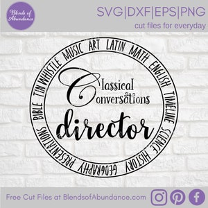 Puede incluir: Dise&ntilde;o circular en blanco y negro con el texto "Classical Conversations Director" en una fuente cursiva. El c&iacute;rculo est&aacute; rodeado por un anillo de texto que incluye temas como "Biblia", "Tin Whistle", "M&uacute;sica", "Arte", "Lat&iacute;n", "Matem&aacute;ticas", "Ingl&eacute;s", "Cronolog&iacute;a", "Ciencias", "Historia" y "Geograf&iacute;a".