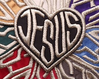 Älska Jesus-lapp: Metalliskt silverbroderi, kristen stryklapp