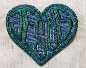 Love Jesus Patch: dunkles Denim-Herz, smaragdfarbene Metallstickerei
