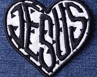 Kärlek Jesus-lapp: Svart broderad triangelapplikation