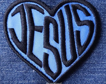 Love Jesus Aufnäher: Columbia Blue Applikation, schwarze Stickerei
