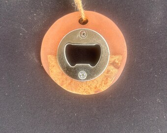 Flesopener van hout en hars