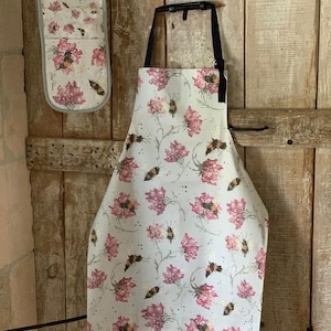 Bee and Flower Apron, Grey