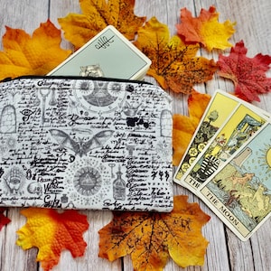 ZWEITE Grimoire Seite Zipper Pouch (Tarot Decktasche, Federmäppchen, Schminktasche, Clutch)