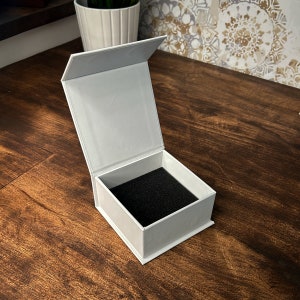 90 petites boîtes-cadeaux blanc mat avec fermeture magnétique | Mariages, cadeaux, bijoux, articles promotionnels et bien plus encore !