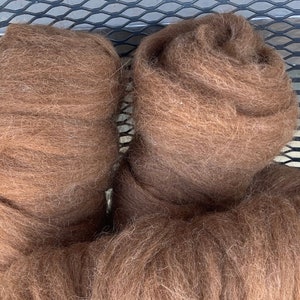 Alpaka Kammzug, weiches weiches Dark Fawn naturfarben in 120 Gramm Noppen