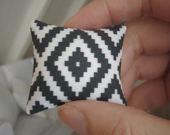Southwest Diamond Dollhouse 1:12 Almohada 1.5" Tela Cuadrada Miniatura Moderna 1/12 le Dolls Hou