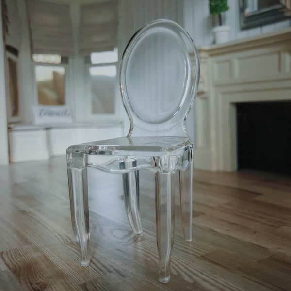 Chaise fantôme 1:12 pour maison de poupée 3,8 x 3,8 cm x 3,75 po. Chaise d'appoint fantôme transparente pour poupées modernes, décoration à l'échelle 1/12