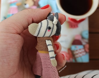 Miniatur-handgemachtes Amigurumi-Zebra, Miniatur-Häkelzebra