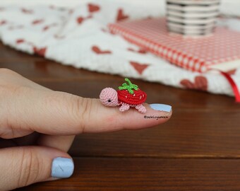 Miniatur handgemachte Amigurumi Erdbeerschildkröte, Miniaturschildkröte