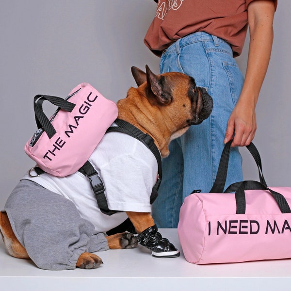 Ensemble pour propriétaire de chien assorti-sac tonneau|Sac de sport/harnais de sac à dos à monogramme|Sac de voyage|Sac rose|Accessoires personnalisés pour chien|Sac de sport|