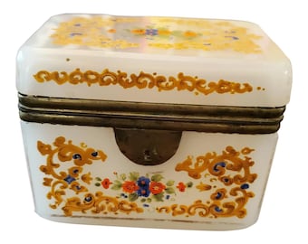 Antieke 150 jaar oude Moser boho glazen opaline sieradendoosje