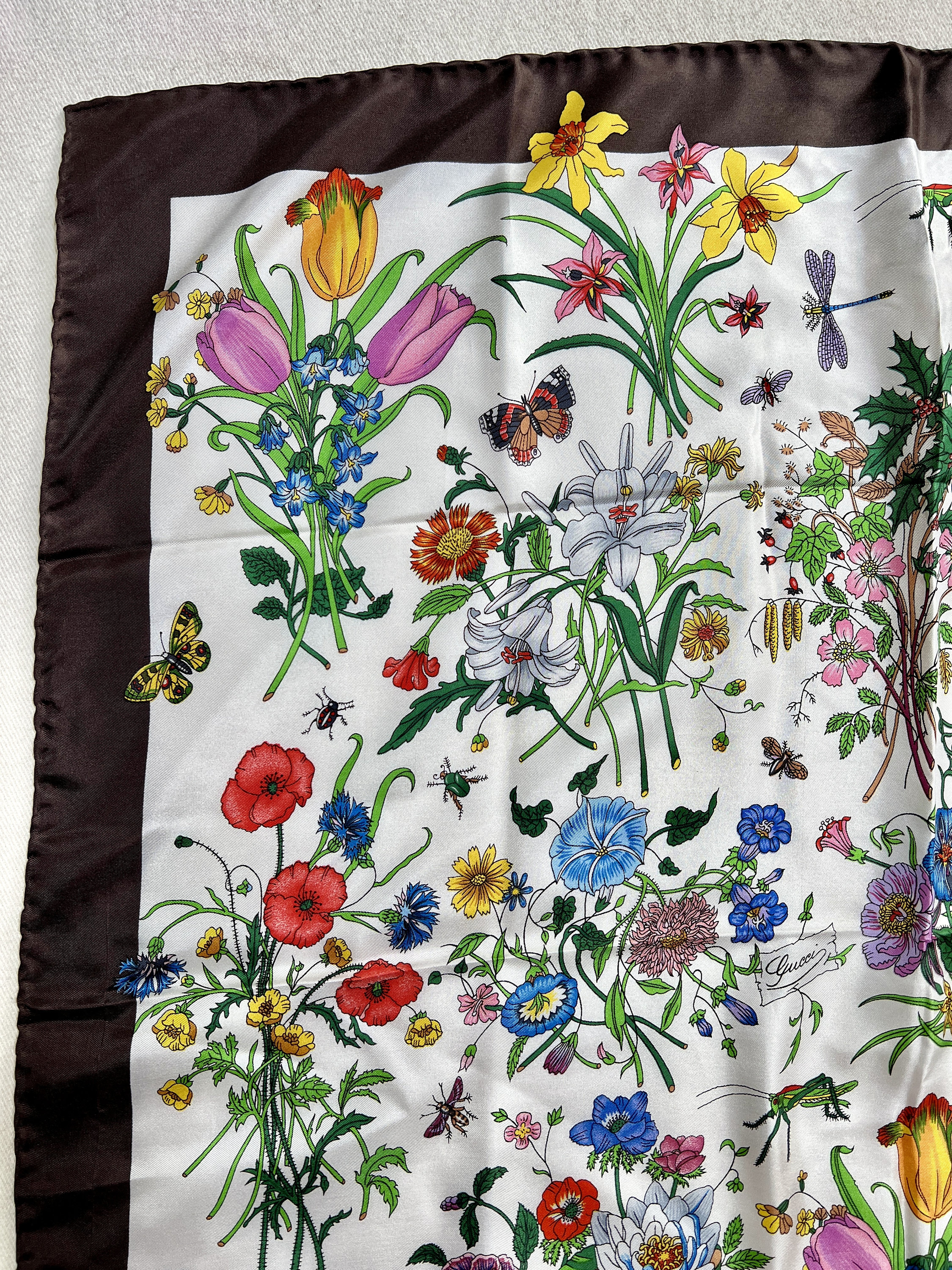 グッチ ヴィンテージ 蝶 花 スカーフ シルク 希少柄 ネイビー GUCCI グッチ レディース フラワー シルク スカーフ 黒 ピンク