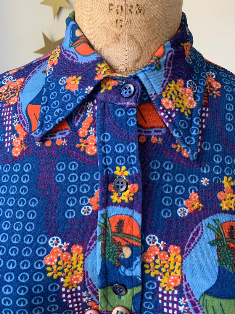 size XS-M Vintage 1970s novelty print blouse Oxford shirt