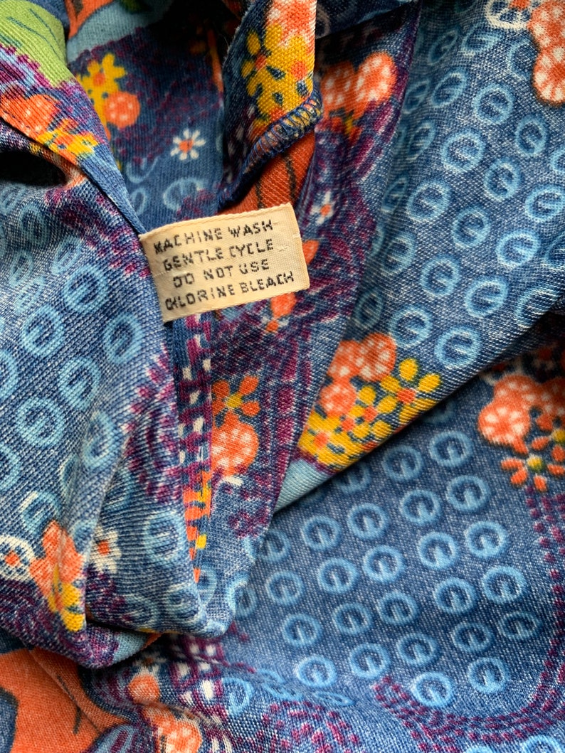 size XS-M Vintage 1970s novelty print blouse Oxford shirt