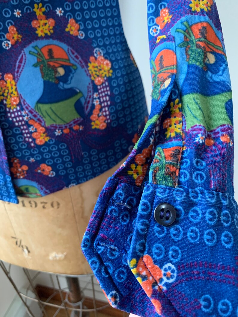 size XS-M Vintage 1970s novelty print blouse Oxford shirt