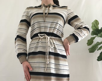 Vintage 70s Neutral Tone Striped Black White Tan Beige Tie-Neck Spring Dress Size Small