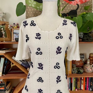 Vintage 90s Knit Crochet Cottagecore Embroidered Floral Top