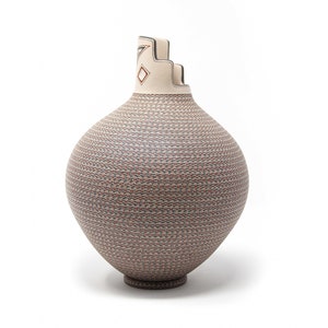 Ceramic Pottery of Mata Ortiz - Special piece Paquime - 23 cm. 9 in. - Mexican art