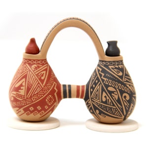 Mata Ortiz Pottery - Miniatures - Connectes jars - Mexican folk art - 7 cm. 3 in.