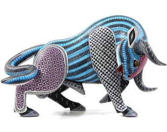 メキシコの民芸品 オアハカの木彫り アレブリヘ ハンドメイド フクロウ