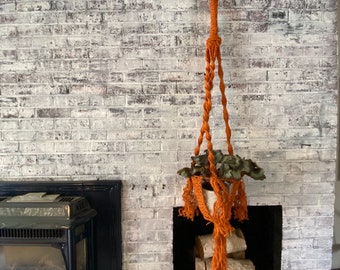 Extra large, vintage 70’s jute macrame plant hanger NWT