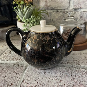 Vintage Hall pottery tea pot