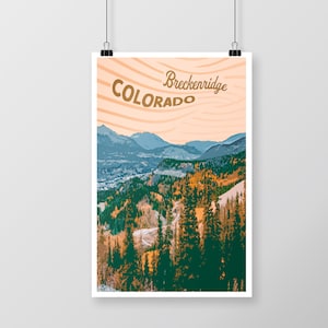 Op de afbeelding: Een poster met een schilderachtig uitzicht op Breckenridge, Colorado. Het kunstwerk toont een berglandschap met groene en gele bomen, een kronkelende weg en blauwe bergen op de achtergrond. De poster heeft de woorden "Breckenridge Colorado" in een gestileerd lettertype.