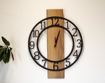 DESIGN Wanduhr Altholzbalken Eiche Holz mit Holzziffern