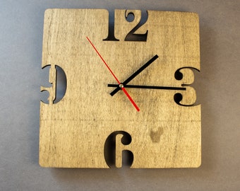 DESIGN Wanduhr Mehrschicht-Holz mit Ziffern Cut-Out