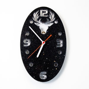 Wanduhr Quarzstein schwarz &quot;Oval&quot; mit Hirsch