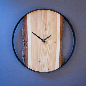 DESIGN wall clock larch with metal ring
