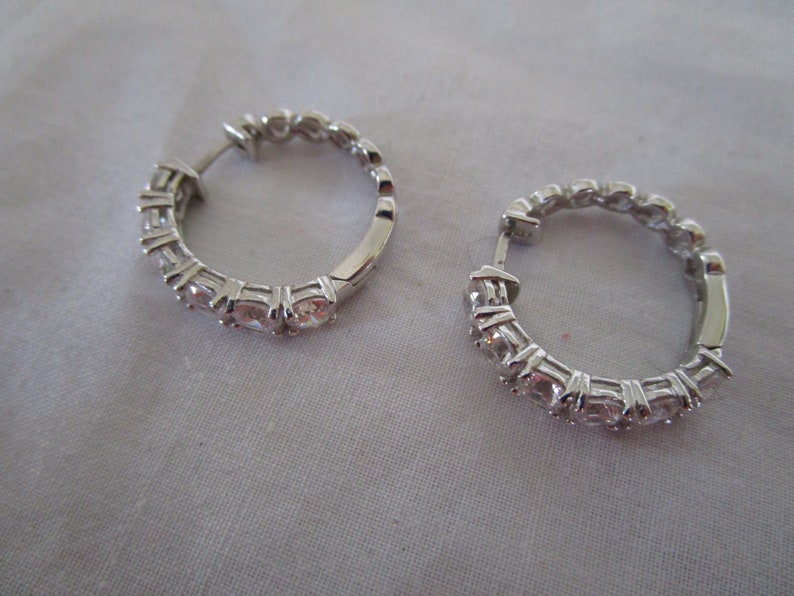 High Fashion Elegant Sterling Silver /& Brilliant CZ Stones Hoop Pierced Earrings