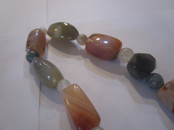 Vtg Colorful Polished Stone Beaded Necklace - image 4