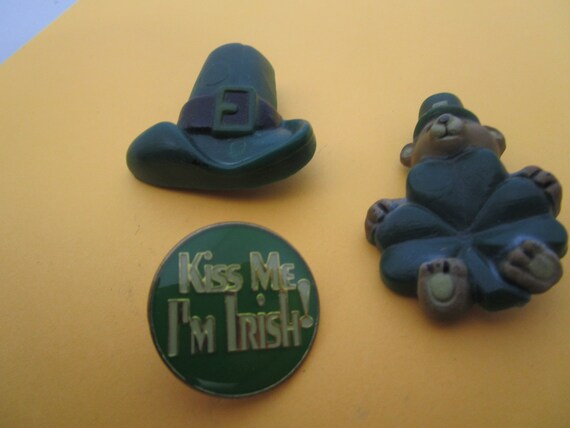 Vintage Lot of Fun Irish Brooches Pinbacks - image 1