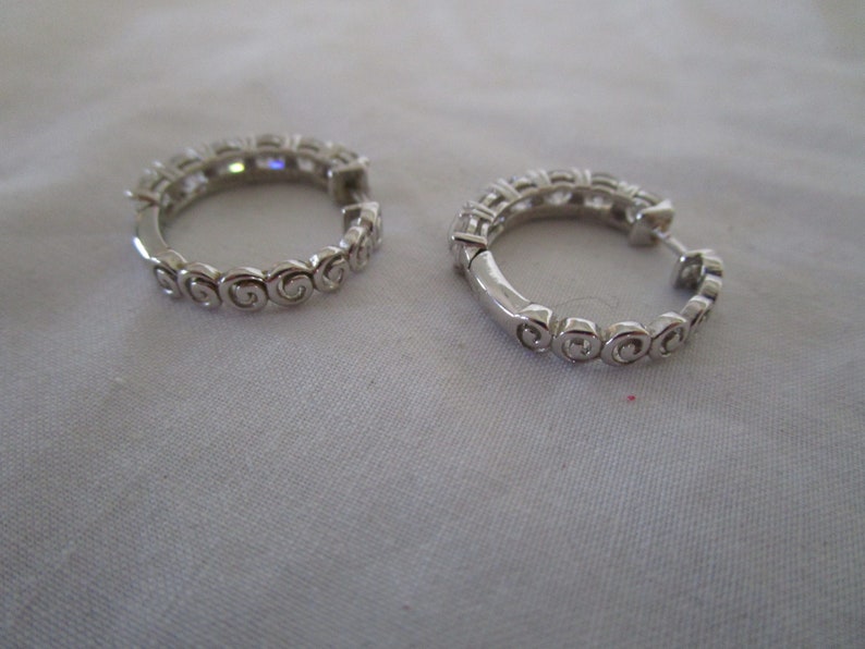 High Fashion Elegant Sterling Silver /& Brilliant CZ Stones Hoop Pierced Earrings