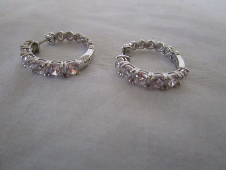 High Fashion Elegant Sterling Silver /& Brilliant CZ Stones Hoop Pierced Earrings