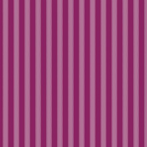 Op de afbeelding: Een herhalend patroon van verticale strepen met afwisselende banen in diep magenta en lichter mauve. Het ontwerp bestaat uit brede, effen gekleurde strepen gescheiden door dunnere, lichtere lijnen, wat zorgt voor een consistente, uniforme textuur.
