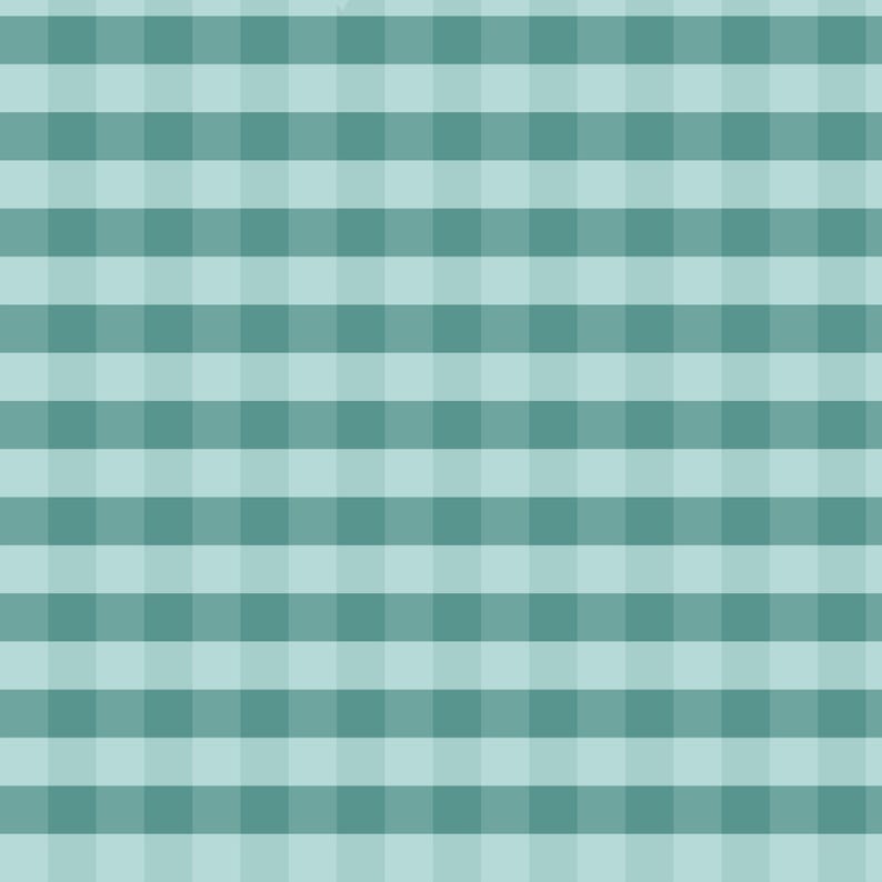 Op de afbeelding: Een herhalend vichy-patroon met een raster van afwisselende vierkanten in tinten blauwgroen en licht muntgroen. Het ontwerp bestaat uit horizontale en verticale lijnen die elkaar kruisen om een gelijkmatige, geblokte textielprint te vormen.
